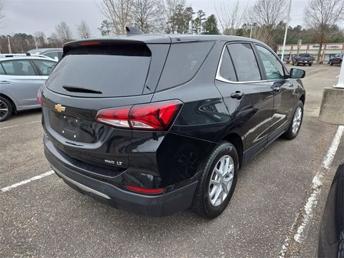 Used 2023 Chevrolet Equinox LT image 2