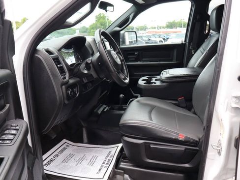 Used 2022 RAM 2500 Tradesman w/ Chrome Appearance Group AWD/4WD image 5