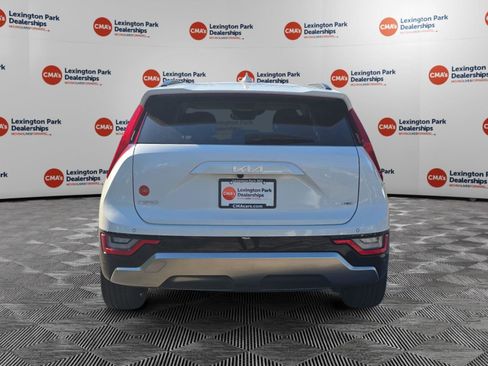 Used 2023 Kia Niro SX Touring FWD image 6