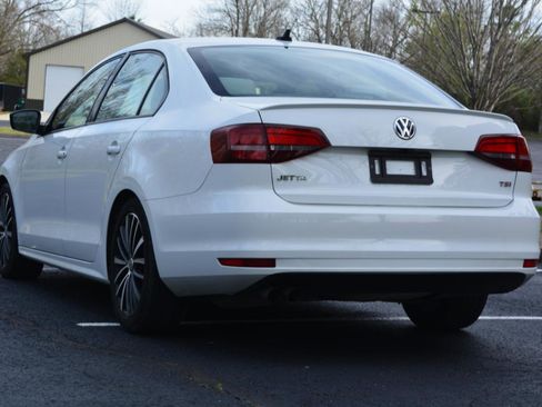 Used 2017 Volkswagen Jetta Sport FWD image 7