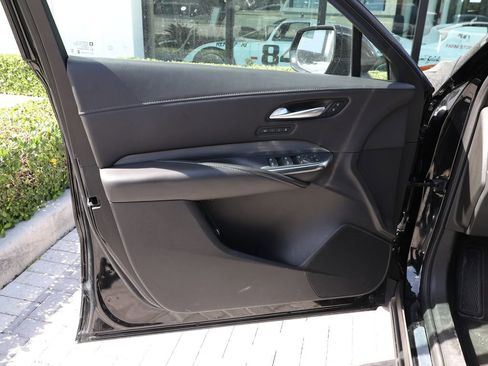 Used 2025 Cadillac XT4 Premium Luxury FWD image 11