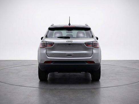 Used 2025 Jeep Compass Limited image 7