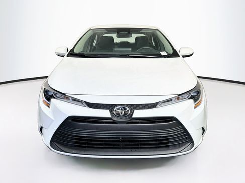 Used 2025 Toyota Corolla LE FWD image 2