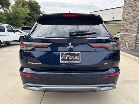 New 2025 Mitsubishi Outlander SE image 2