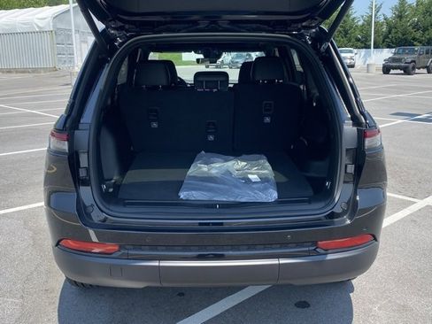 New 2025 Jeep Grand Cherokee Limited w/ Black Appearance Package image 7