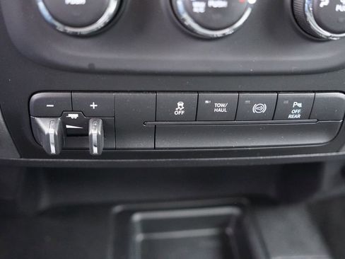 Used 2018 RAM 2500 Tradesman w/ Chrome Appearance Group image 25