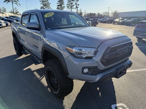Used 2018 Toyota Tacoma TRD Off-Road image 1