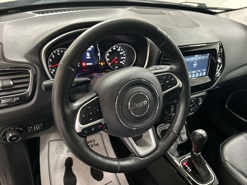Used 2019 Jeep Compass Latitude AWD/4WD image 4