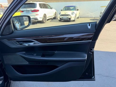 Used 2022 BMW 750i xDrive AWD/4WD image 15