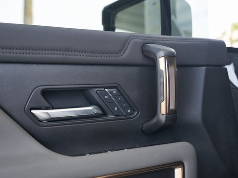 Used 2025 GMC Hummer EV 3X image 22