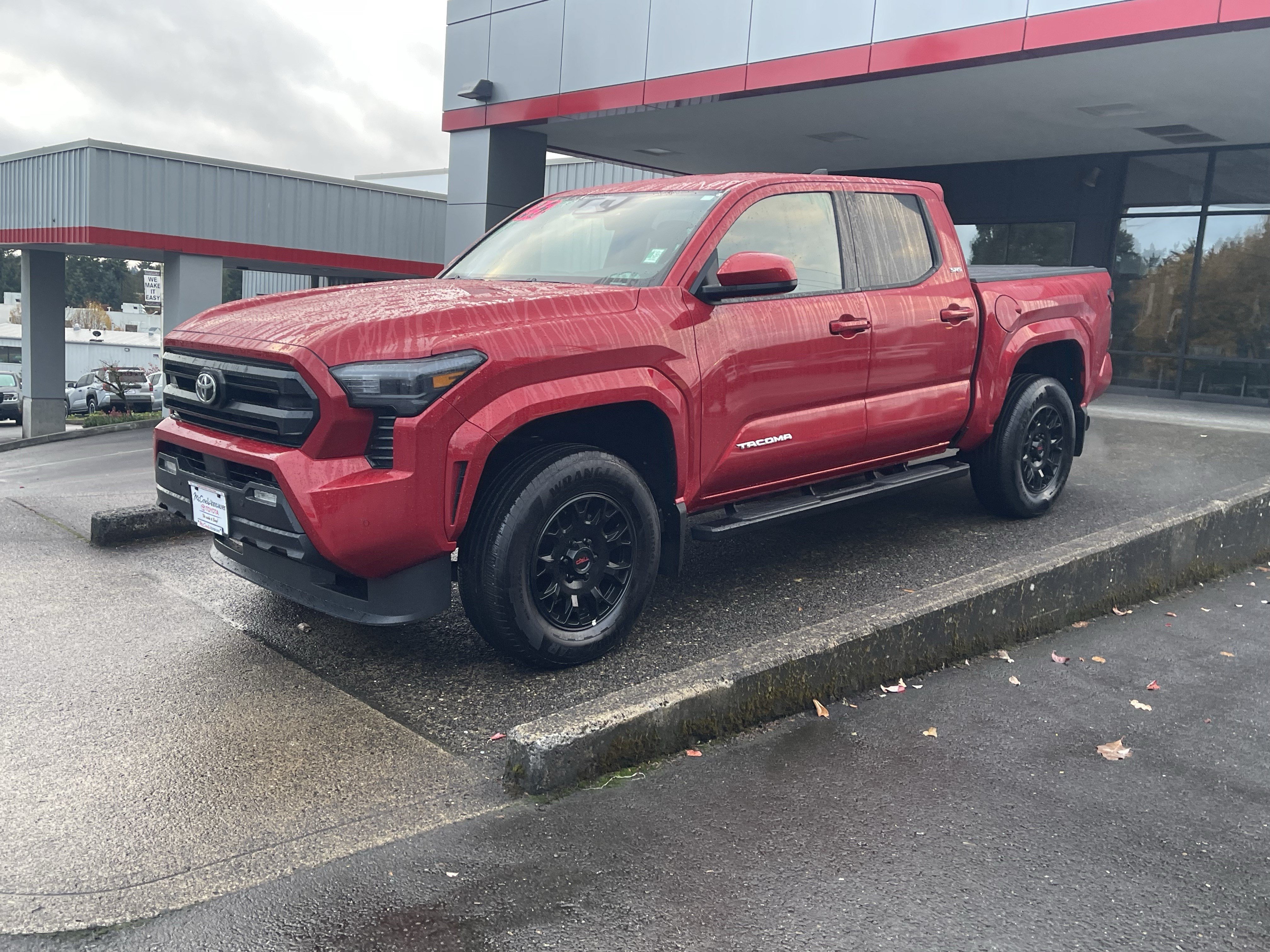 Used 2025 Toyota Tacoma SR5 AWD/4WD image 4