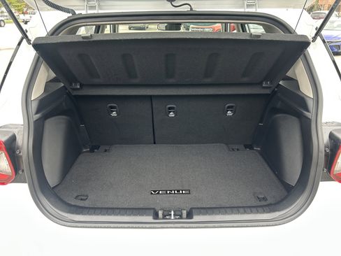 Certified 2025 Hyundai Venue SEL FWD image 17