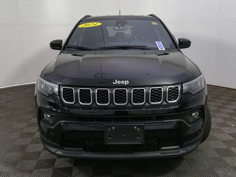 Used 2024 Jeep Compass Latitude AWD/4WD image 4