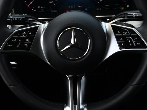 Used 2025 Mercedes-Benz GLC 300 image 28