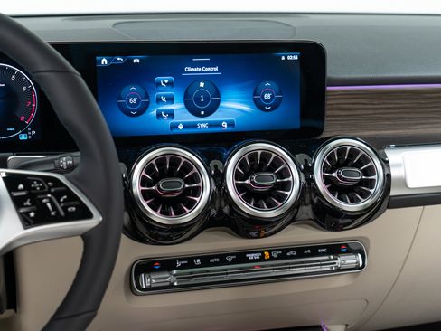 New 2026 Mercedes-Benz GLB 250 4MATIC image 19