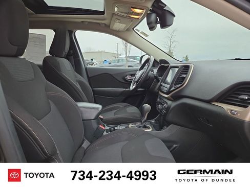 Used 2015 Jeep Cherokee Latitude w/ Comfort/Convenience Group image 17