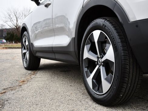 Certified 2025 Volvo XC40 B5 Plus image 10