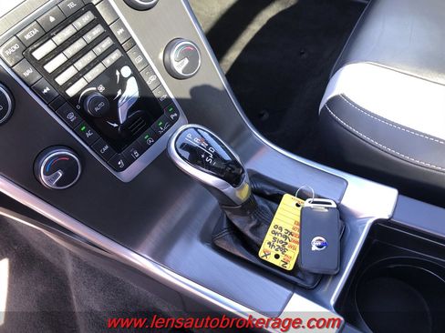 Used 2015 Volvo XC60 T6 Platinum image 15