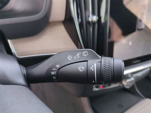 New 2026 Volvo XC90 B6 Plus image 18