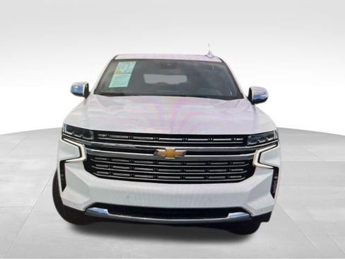 Used 2023 Chevrolet Suburban Premier AWD/4WD image 2