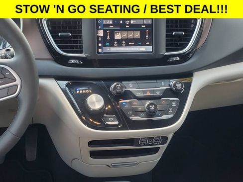 Used 2023 Chrysler Voyager LX FWD image 24