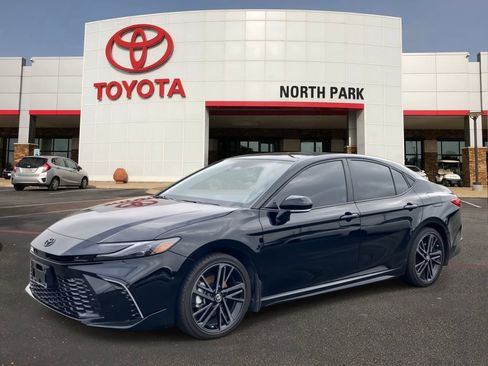Used 2025 Toyota Camry XSE FWD image 1