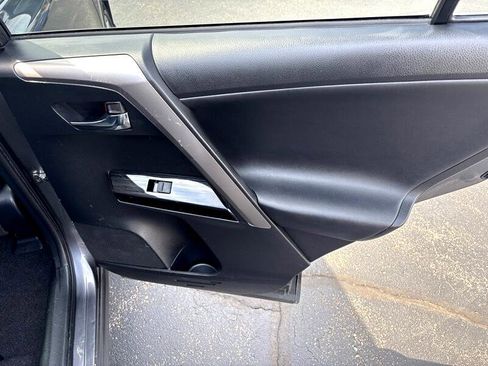 Used 2017 Toyota RAV4 Limited image 33