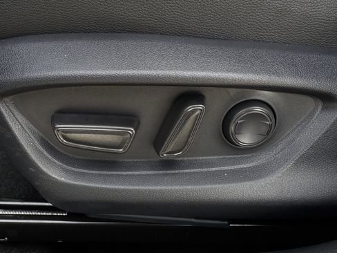 Used 2025 Toyota Camry SE FWD image 27