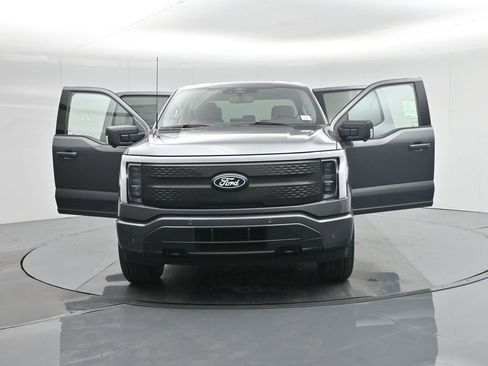 New 2025 Ford F150 Lightning Flash image 32