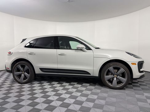 Certified 2024 Porsche Macan AWD/4WD image 8