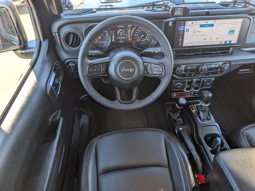 Used 2025 Jeep Gladiator Rubicon AWD/4WD image 10