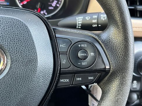 Certified 2021 Toyota RAV4 LE FWD image 25