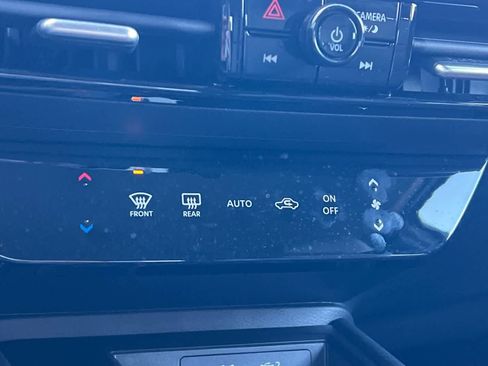 New 2026 Nissan Kicks SR w/ Illumination Package FWD image 24