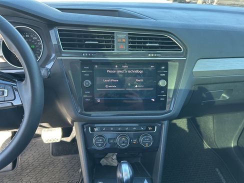 Used 2021 Volkswagen Tiguan SE w/ Panoramic Sunroof Package image 22