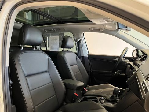 Used 2018 Volkswagen Tiguan SEL AWD/4WD image 34