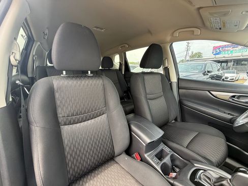 Used 2017 Nissan Rogue SV FWD image 25