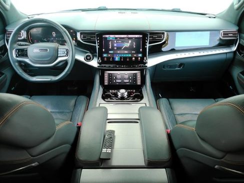 Used 2022 Jeep Grand Wagoneer Series III w/ Rear Seat Video Group 1 AWD/4WD image 2