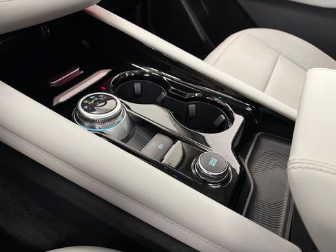 Used 2025 Ford Explorer Platinum w/ Ultimate Package image 31