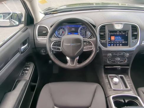 Used 2022 Chrysler 300 Touring RWD image 17