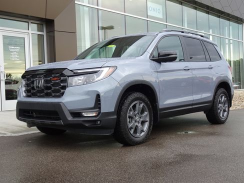 Used 2025 Honda Passport TrailSport image 1