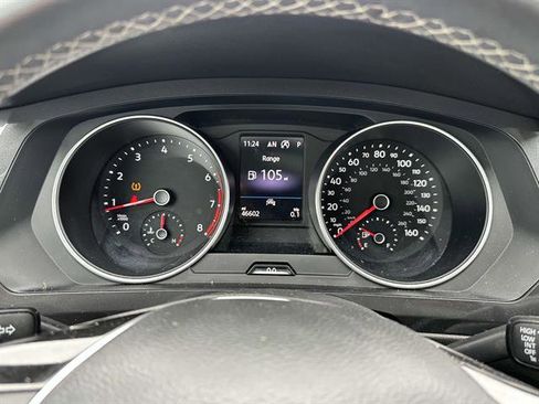 Used 2021 Volkswagen Tiguan SE w/ Panoramic Sunroof Package image 17