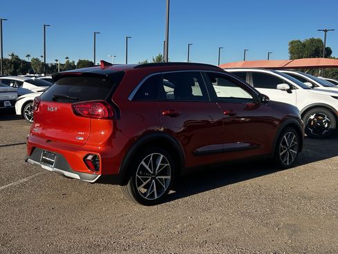 Certified 2022 Kia Niro Touring Special Edition image 7