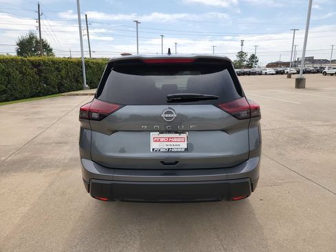 Used 2026 Nissan Rogue SV FWD image 6