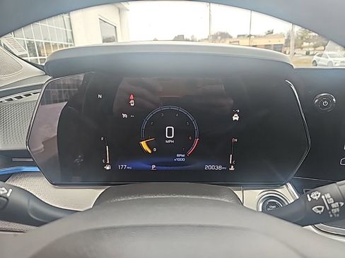 Used 2025 Chevrolet Trax LT w/ LT Convenience Package image 14