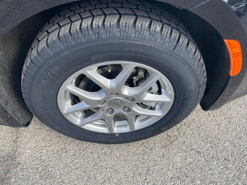 Used 2024 Chrysler Voyager LX image 33