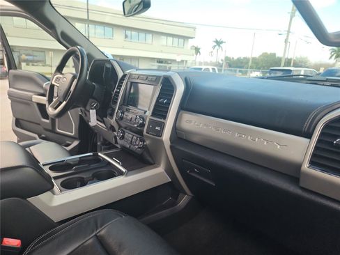 Used 2020 Ford F250 Lariat w/ Chrome Package image 26