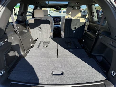 Used 2025 Jeep Grand Cherokee L Limited w/ Luxury Tech Group II image 16