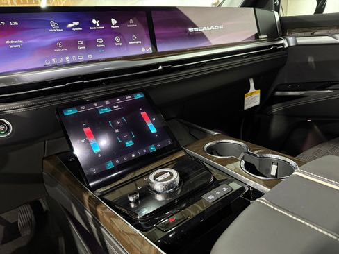 New 2026 Cadillac Escalade ESV Platinum Sport image 29