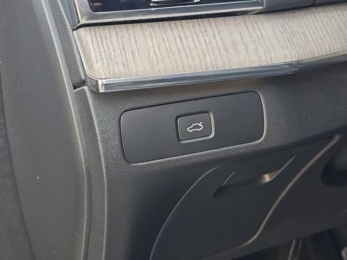 Certified 2023 Volvo XC90 B6 Ultimate w/ Lounge Package image 12