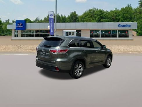 Used 2015 Toyota Highlander XLE AWD/4WD image 7